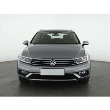 Volkswagen Passat  Kombi 2018,  2.0 diesel, automat - Na sprzedaż za 57 999 zł - Piaseczno - zdjęcie 2