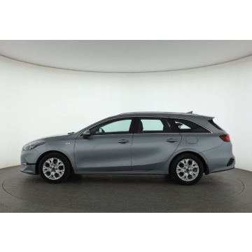 Kia Ceed  Kombi 2021,  1.5 benzyna, automat - Na sprzedaż za 49 999 zł - Piaseczno - zdjęcie 4