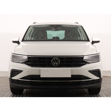 Volkswagen Tiguan  SUV 2020,  1.5 benzyna, automat - Na sprzedaż za 97 999 zł - Katowice - zdjęcie 2