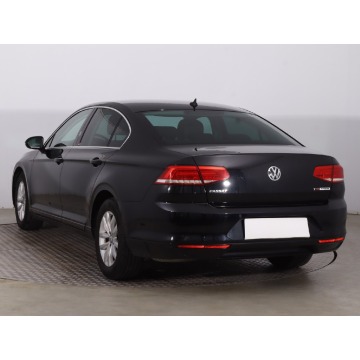 Volkswagen Passat  Liftback 2015,  1.4 benzyna - Na sprzedaż za 33 999 zł - Chrzanów - zdjęcie 6