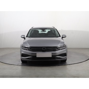 Volkswagen Passat  Kombi 2021,  1.5 benzyna, automat - Na sprzedaż za 64 999 zł - Katowice - zdjęcie 2