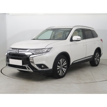 Mitsubishi Outlander  SUV 2019,  2.0 benzyna, automat - Na sprzedaż za 78 999 zł - Bielany Wrocławskie - zdjęcie 3