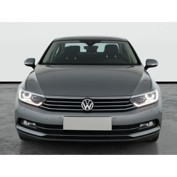 Volkswagen Passat  Liftback 2019,  1.5 benzyna, automat - Na sprzedaż za 56 999 zł - Katowice - zdjęcie 2