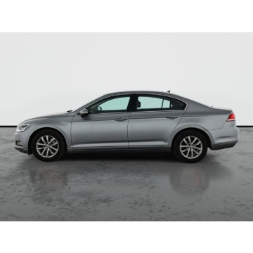 Volkswagen Passat  Liftback 2019,  1.5 benzyna, automat - Na sprzedaż za 56 999 zł - Katowice - zdjęcie 4