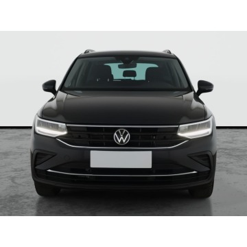 Volkswagen Tiguan  SUV 2023,  1.5 benzyna, automat - Na sprzedaż za 97 999 zł - Piaseczno - zdjęcie 2