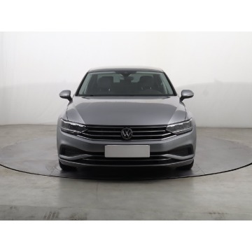 Volkswagen Passat  Liftback 2020,  1.5 benzyna, automat - Na sprzedaż za 61 499 zł - Katowice - zdjęcie 2