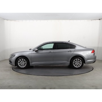 Volkswagen Passat  Liftback 2020,  1.5 benzyna, automat - Na sprzedaż za 61 499 zł - Katowice - zdjęcie 4
