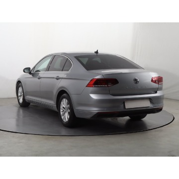 Volkswagen Passat  Liftback 2020,  1.5 benzyna, automat - Na sprzedaż za 61 499 zł - Katowice - zdjęcie 6