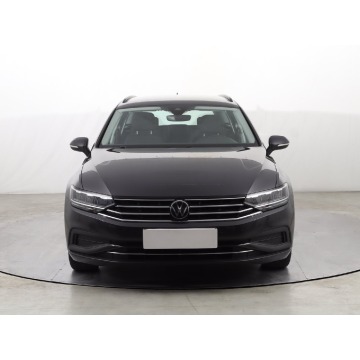 Volkswagen Passat  Kombi 2020,  1.5 benzyna, automat - Na sprzedaż za 58 999 zł - Katowice - zdjęcie 2