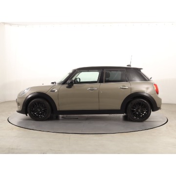 Mini   Hatchback 2019,  1.5 benzyna, automat - Na sprzedaż za 52 999 zł - Katowice - zdjęcie 4