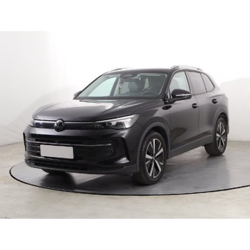 Volkswagen Tiguan  SUV 2024,  1.5 benzyna, automat - Na sprzedaż za 137 999 zł - Katowice - zdjęcie 3