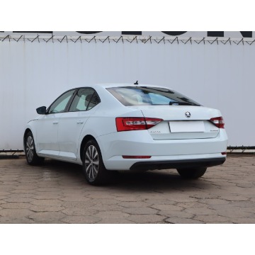 Skoda Superb  Hatchback 2017,  1.4 benzyna - Na sprzedaż za 42 499 zł - Łódź - zdjęcie 6