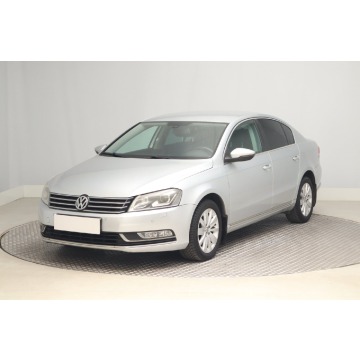 Volkswagen Passat  Liftback 2011,  2.0 diesel - Na sprzedaż za 25 499 zł - Zabrze - zdjęcie 3