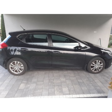 Kia Ceed  Hatchback 2012,  1.6 benzyna - Na sprzedaż za 33 800 zł - Rzeszów - zdjęcie 2