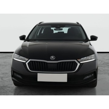 Skoda Octavia  Kombi 2022,  1.5 benzyna, automat - Na sprzedaż za 68 499 zł - Piaseczno - zdjęcie 2