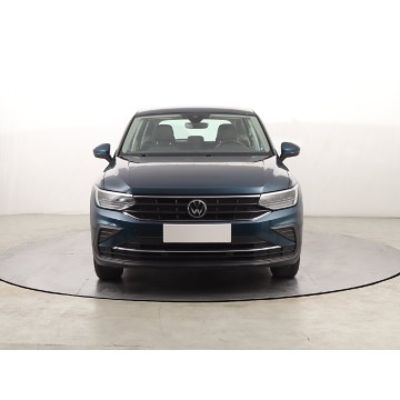 Volkswagen Tiguan  SUV 2020,  1.5 benzyna - Na sprzedaż za 72 999 zł - Katowice - zdjęcie 2