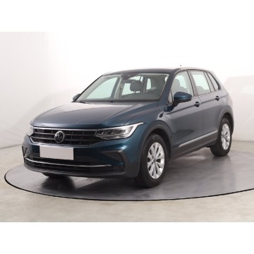Volkswagen Tiguan  SUV 2020,  1.5 benzyna - Na sprzedaż za 72 999 zł - Katowice - zdjęcie 3