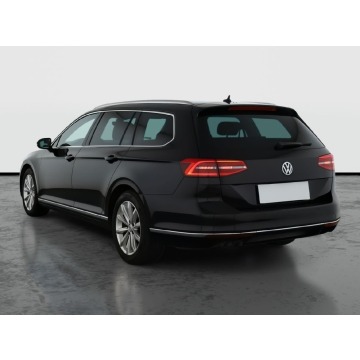 Volkswagen Passat  Kombi 2015,  2.0 diesel, automat - Na sprzedaż za 39 999 zł - Piaseczno - zdjęcie 6