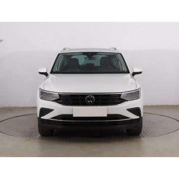 Volkswagen Tiguan  SUV 2022,  2.0 benzyna, automat - Na sprzedaż za 109 999 zł - Radom - zdjęcie 2