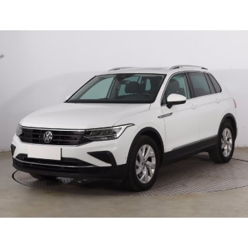 Volkswagen Tiguan  SUV 2022,  2.0 benzyna, automat - Na sprzedaż za 109 999 zł - Radom - zdjęcie 3