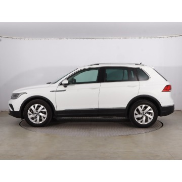 Volkswagen Tiguan  SUV 2022,  2.0 benzyna, automat - Na sprzedaż za 109 999 zł - Radom - zdjęcie 4
