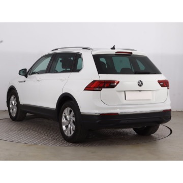 Volkswagen Tiguan  SUV 2022,  2.0 benzyna, automat - Na sprzedaż za 109 999 zł - Radom - zdjęcie 6