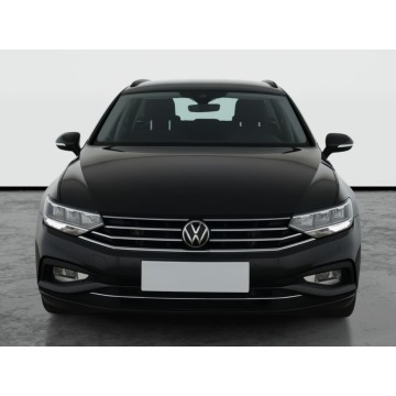 Volkswagen Passat  Kombi 2023,  1.5 benzyna, automat - Na sprzedaż za 74 999 zł - Piaseczno - zdjęcie 2
