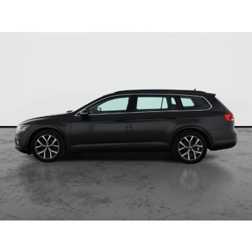 Volkswagen Passat  Kombi 2023,  1.5 benzyna, automat - Na sprzedaż za 74 999 zł - Piaseczno - zdjęcie 4