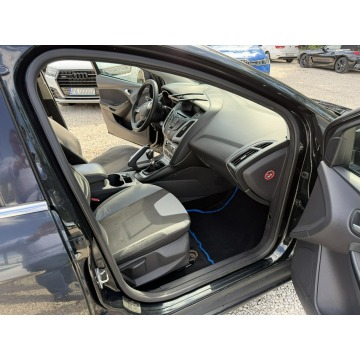 Ford Focus  Kombi 2012,  1.6 benzyna - Na sprzedaż za 13 800 zł - Pęcice - zdjęcie 12