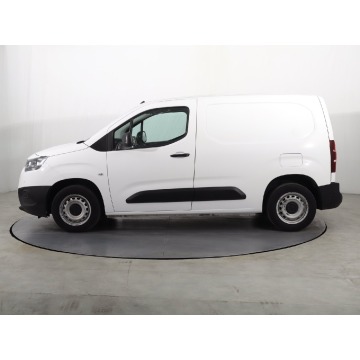 Toyota ProAce  Pick-up 2021,  1.2 benzyna - Na sprzedaż za 51 999 zł - Katowice - zdjęcie 4