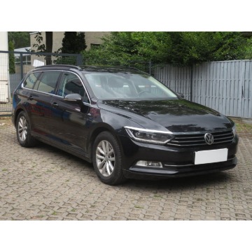 Volkswagen Passat  Kombi 2015,  1.4 benzyna - Na sprzedaż za 38 499 zł - Piaseczno - zdjęcie 1