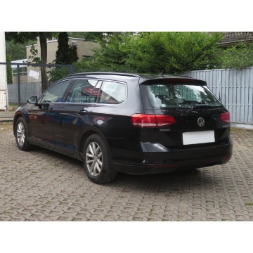 Volkswagen Passat  Kombi 2015,  1.4 benzyna - Na sprzedaż za 38 499 zł - Piaseczno - zdjęcie 6
