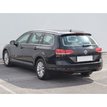 Volkswagen Passat  Kombi 2015,  1.6 diesel - Na sprzedaż za 34 499 zł - Lublin - zdjęcie 6