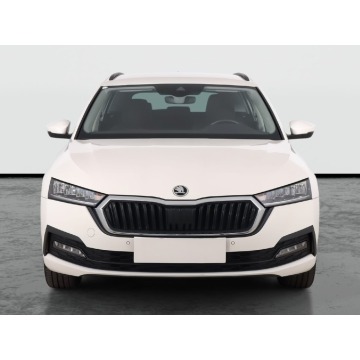 Skoda Octavia  Kombi 2023,  1.5 benzyna, automat - Na sprzedaż za 75 999 zł - Jelenia Góra - zdjęcie 2