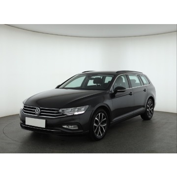 Volkswagen Passat  Kombi 2023,  1.5 benzyna, automat - Na sprzedaż za 74 999 zł - Piaseczno - zdjęcie 3