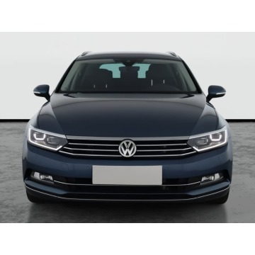 Volkswagen Passat  Kombi 2016,  1.8 benzyna, automat - Na sprzedaż za 55 499 zł - Piaseczno - zdjęcie 2
