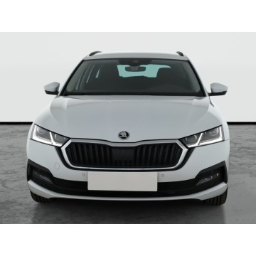 Skoda Octavia  Kombi 2022,  2.0 diesel, automat - Na sprzedaż za 66 999 zł - Piaseczno - zdjęcie 2