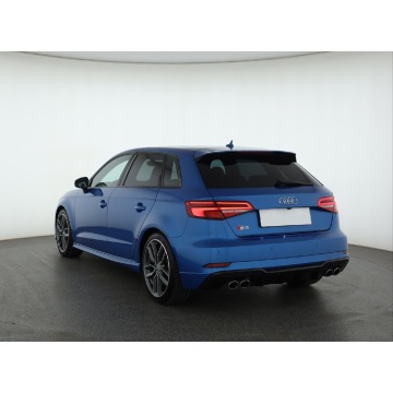 Audi S3  Hatchback 2018,  2.0 benzyna, automat - Na sprzedaż za 112 999 zł - Piaseczno - zdjęcie 6
