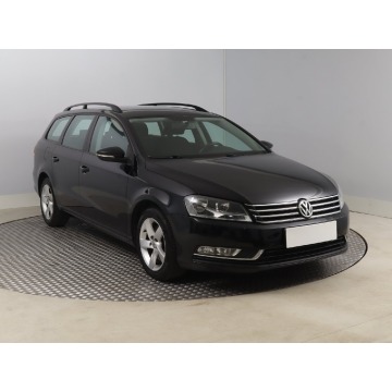 Volkswagen Passat  Kombi 2014,  1.4 benzyna - Na sprzedaż za 30 699 zł - Bielany Wrocławskie - zdjęcie 1