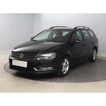 Volkswagen Passat  Kombi 2014,  1.4 benzyna - Na sprzedaż za 30 699 zł - Bielany Wrocławskie - zdjęcie 3