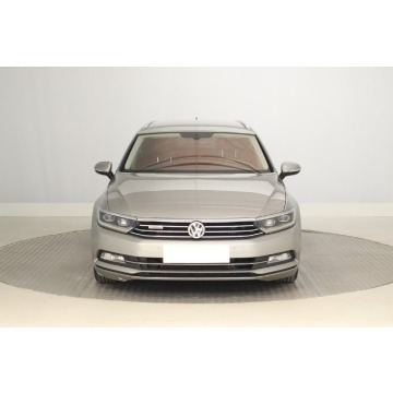 Volkswagen Passat  Kombi 2015,  2.0 diesel, automat - Na sprzedaż za 53 499 zł - Zabrze - zdjęcie 2