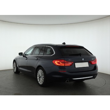 BMW Seria 5  Kombi 2017,  2.0 diesel, automat - Na sprzedaż za 69 999 zł - Piaseczno - zdjęcie 6