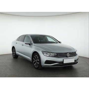 VW Passat 1.5 TSI (150KM), 2022