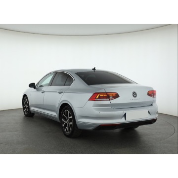 Volkswagen Passat  Liftback 2022,  1.5 benzyna, automat - Na sprzedaż za 69 999 zł - Piaseczno - zdjęcie 6