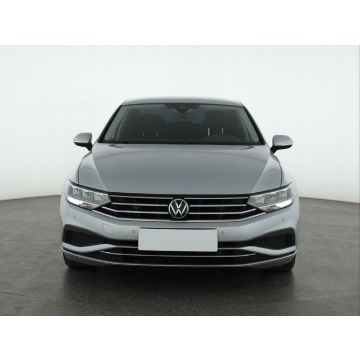 Volkswagen Passat  Liftback 2022,  1.5 benzyna, automat - Na sprzedaż za 69 999 zł - Piaseczno - zdjęcie 2