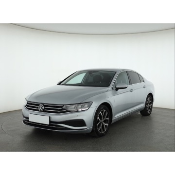 Volkswagen Passat  Liftback 2022,  1.5 benzyna, automat - Na sprzedaż za 69 999 zł - Piaseczno - zdjęcie 3