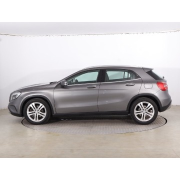 Mercedes - Benz GLA-klasa  SUV 2015,  2.0 benzyna, automat - Na sprzedaż za 59 999 zł - Wałbrzych - zdjęcie 4