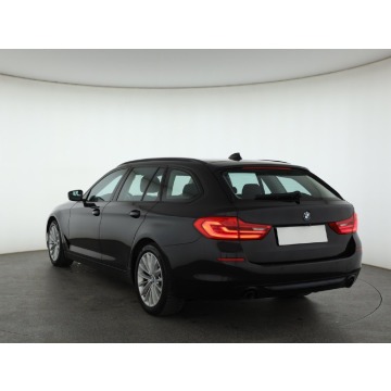 BMW Seria 5  Kombi 2020,  2.0 diesel, automat - Na sprzedaż za 71 999 zł - Piaseczno - zdjęcie 6