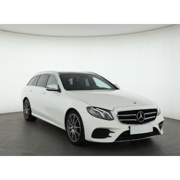Mercedes E E 220 d 4MATIC (194KM), 2020