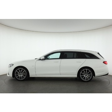 Mercedes - Benz E-klasa  Kombi 2020,  2.0 diesel, automat - Na sprzedaż za 89 999 zł - Piaseczno - zdjęcie 4